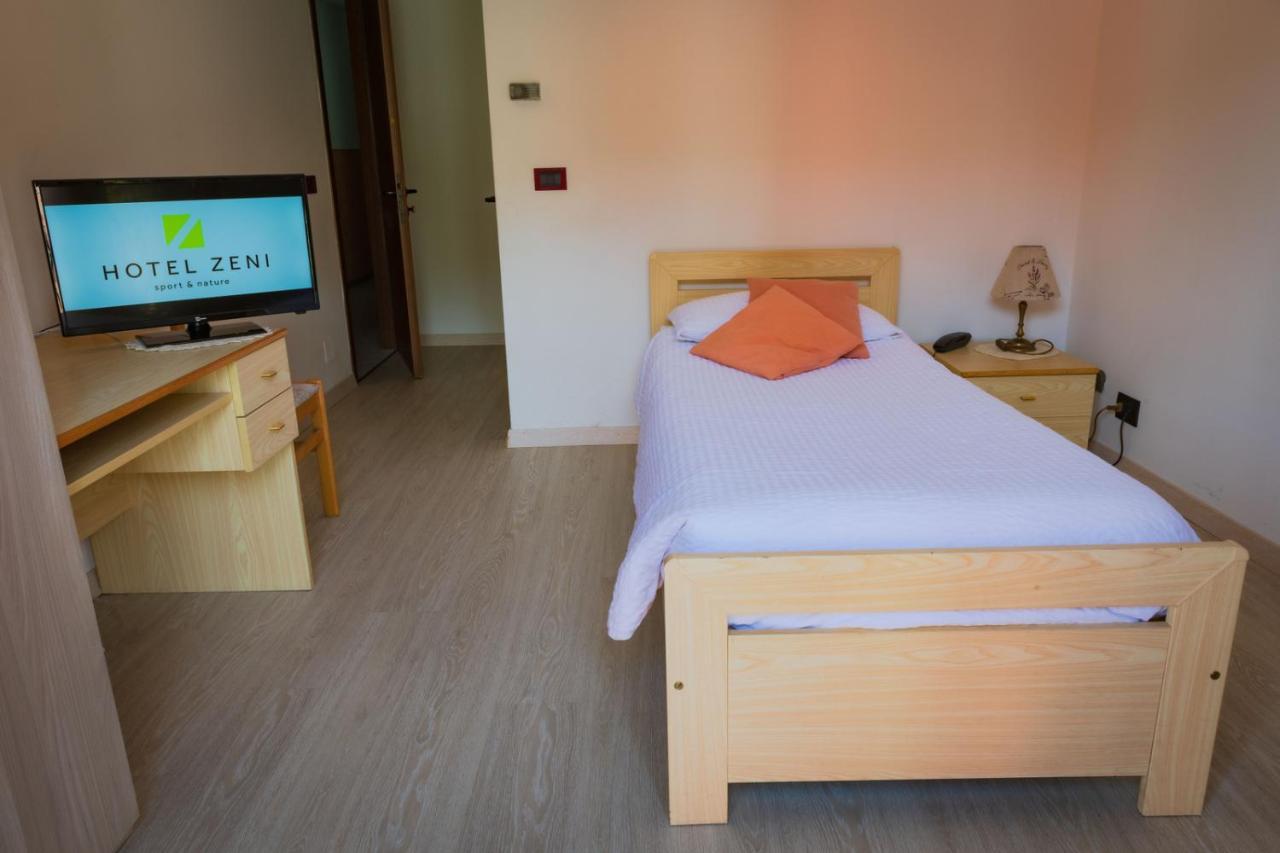 Hotel Zeni Брентонико Экстерьер фото